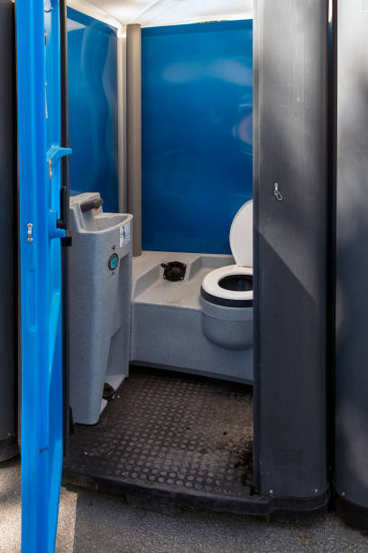 Best Portable toilet rental cost  in Clare, MI